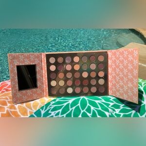 ☀️HELLO SUNSHINE☀️NWT 35-Shade Mirrored Eyeshadow Palette, By Body Prescriptions
